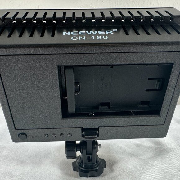 Neewer CN-160 Adjustable & Dimmable 5600K/3200K LED Video Camera Lighting Panel - Picture 12 of 15
